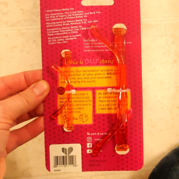 Our generation 18" doll by battat, new white sequin ballgown, sunglasses lot - Picture 16 of 16